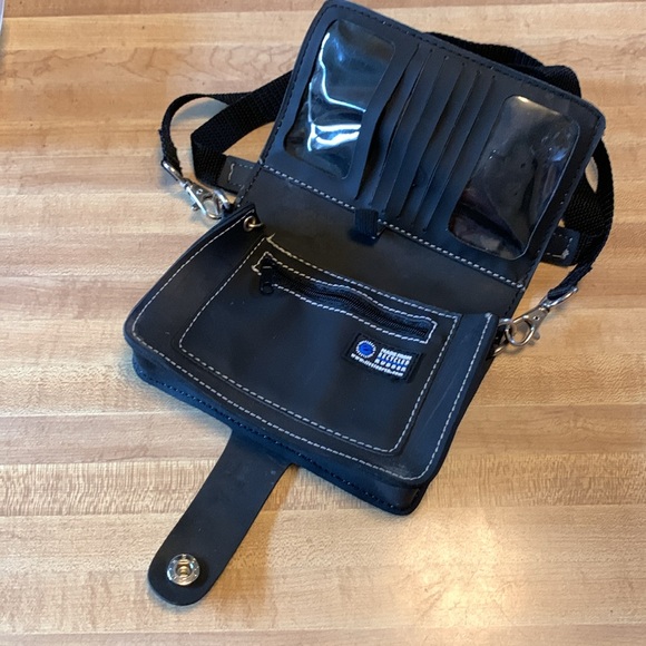 Littlearth Fold Over Purse Crossbody bag made from recycled material - Picture 4 of 10